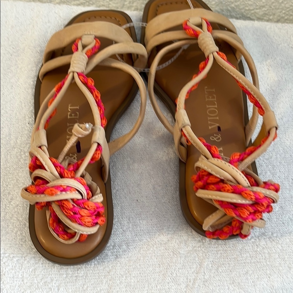 Chelsea & Violet Women's Tan and Red Sandals - Picture 10 of 10